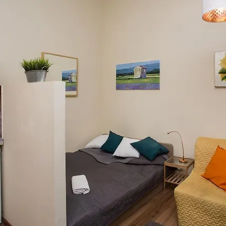 Home Apartment Near Blaha Lujza Square-3