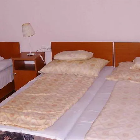 Fehar Pava Restaurant And Hostel-3