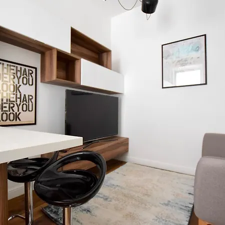 Luxury Studio By Hi5 - Budapest Broadway-3