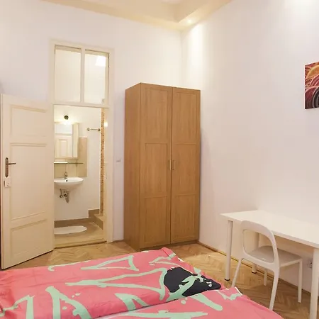 Carolyn Apartman In The Old City-3