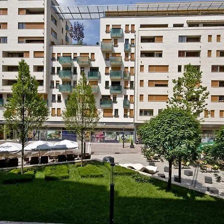 Corvin Lux Aparthotel-3