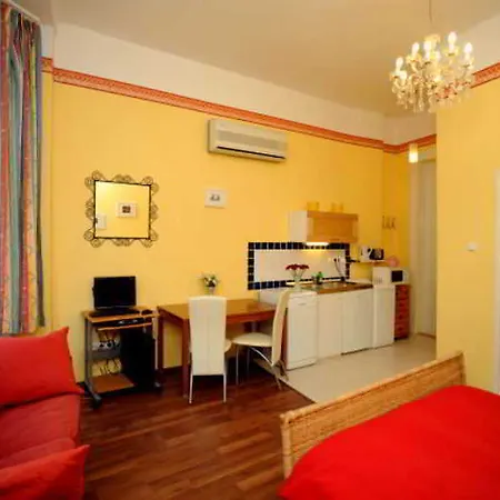 Club Apartments & Rooms-2