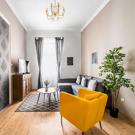 Nyár 3 Bedroom Centre Entire Home-2