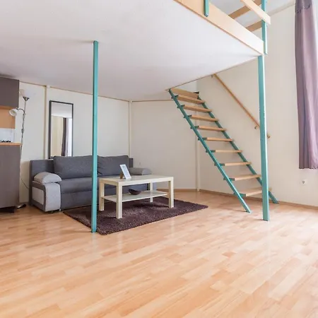 Central Studio And Apartments Pilvax Koez-2