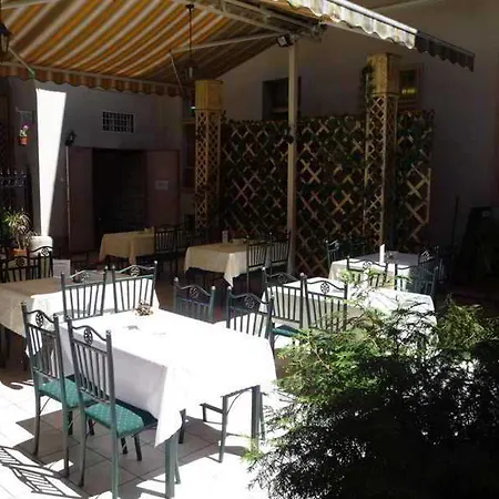 Fehar Pava Restaurant And Hostel-2