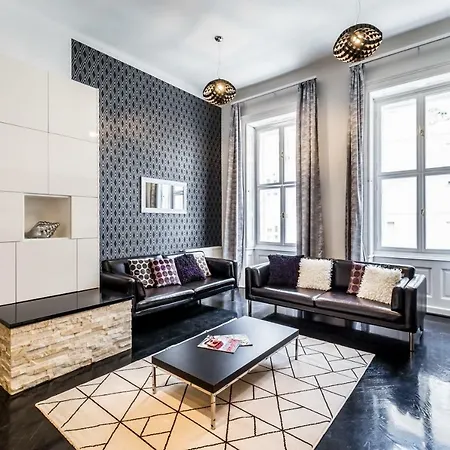 Bpr B&W Elegant Home-2