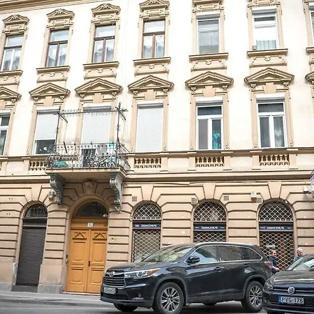 Woeroesmarty Studio - Budapest Center-3
