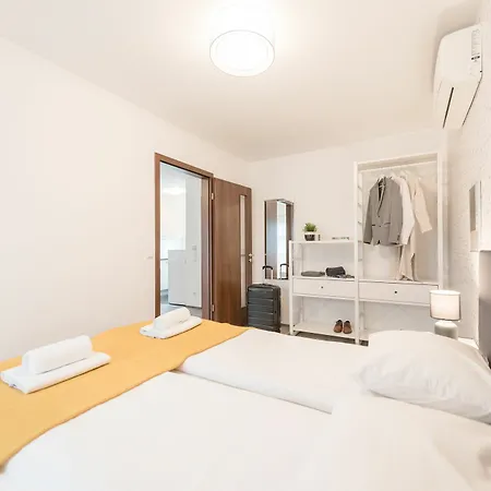 Oasis Apartments At Broadway Residence-3
