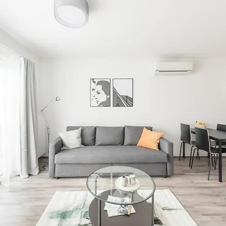Oasis Apartments At Broadway Residence-2