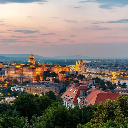 Apartment on Gellért Hill Budapest Downtown with free garage&Castle View-3