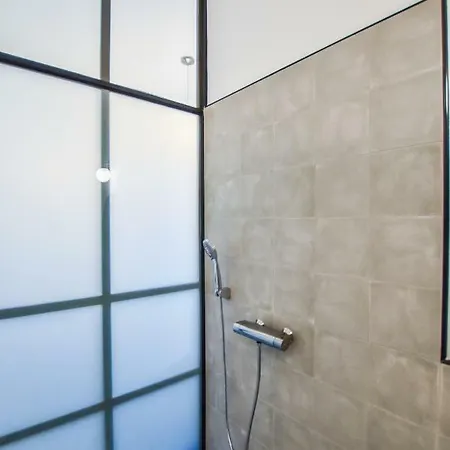 For Long-Term, Budget! Szoevetseg Apartment In The Heart Of Budapest-3