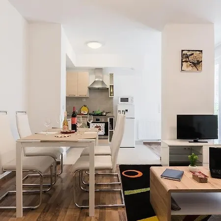 Corvin Holiday Apartment Hotel-3