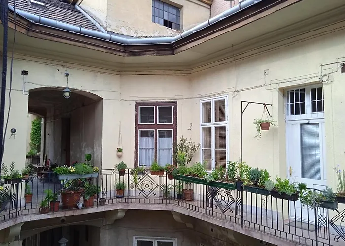 Classical Budapest Apartment In The Old Pest acceptant les animaux