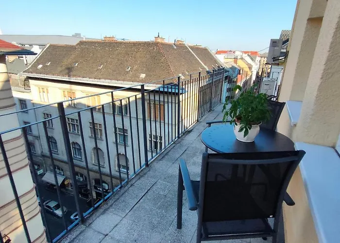 Central Classic Style Rooms Budapest