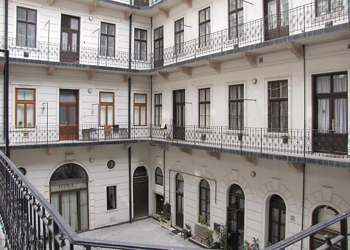 Pair Of Kings | Budapeste