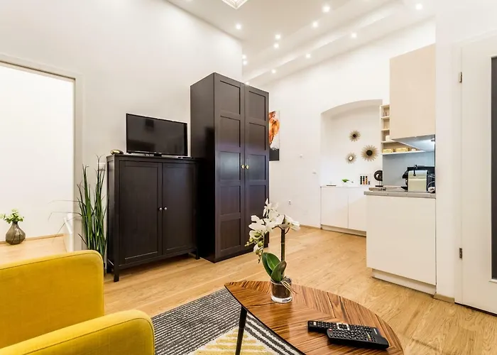 Hello Downtown Apartment - Movie Budapest
